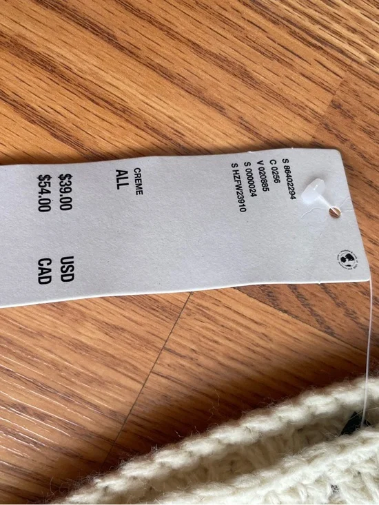 Urban Outfitters Crochet Cherry Balaclava Hood Cream NWT - Picture 5 of 5